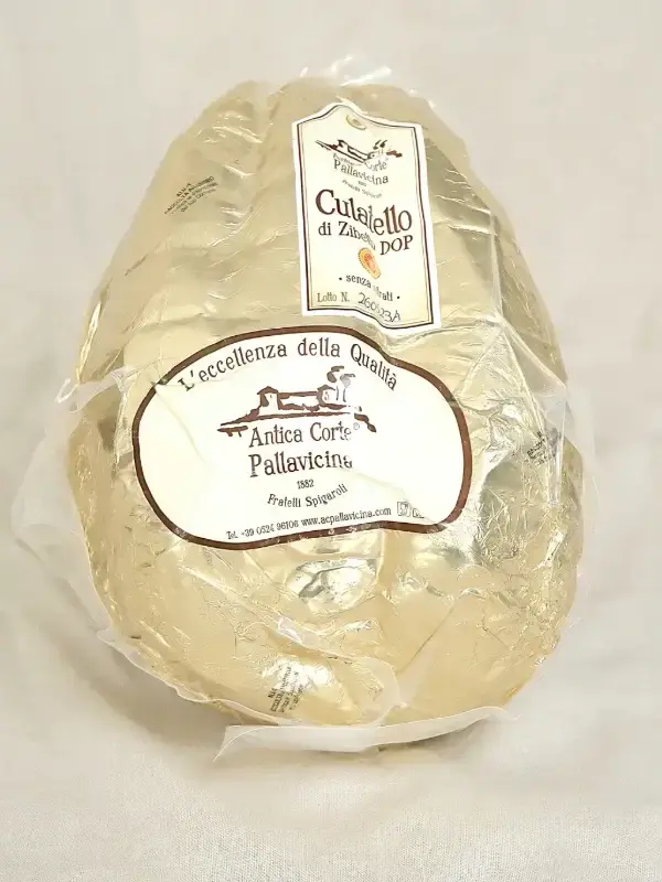 Hel Culatello di Zibello DOP Spigaroli (24 mnd), innpakket i gullfolie perfekt og servere på Tapasfat med ost og brød.