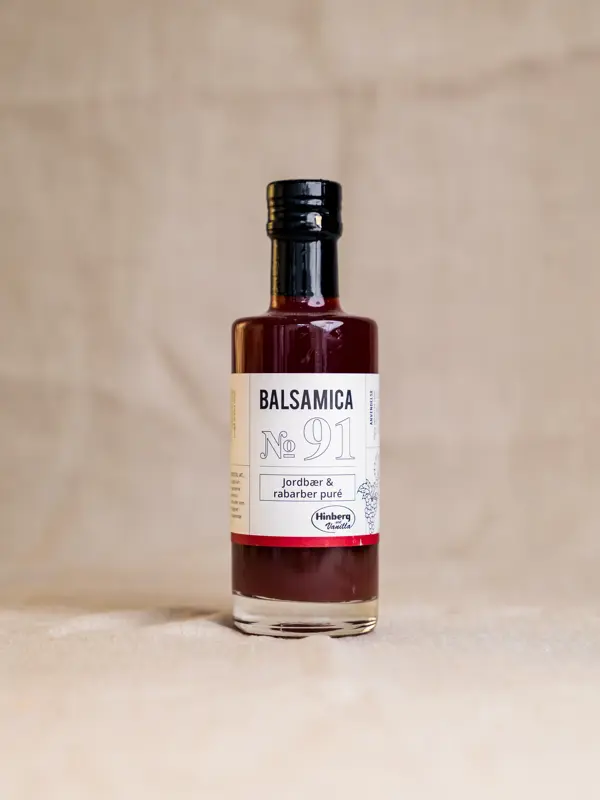 Flaske med Jordbær & Rabarbra Puré (250 ml) – naturlig fruktpuré uten tilsetninger. Ideell til desserter, smoothies og sauser.