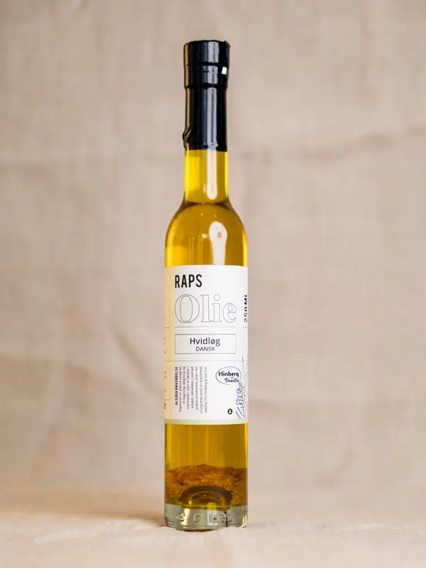Flaske med Hinberg & Vanilla Rapsolje med Hvitløk (250 ml) – elegant dansk kaldpresset olje med balansert hvitløksaroma. Ideell til salater og marinader.